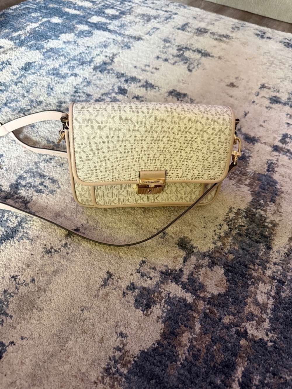 Michael kors purse